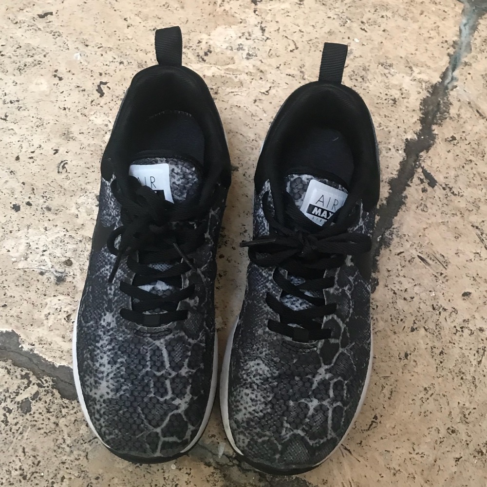 Nike air max siren print